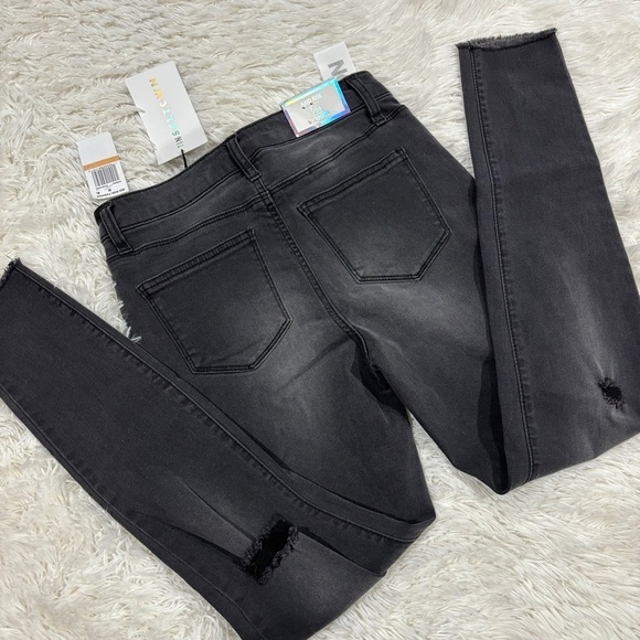 NWT Tinseltown mid-rise Black Denim distressed knee jeans juniors size 7 - Picture 10 of 13